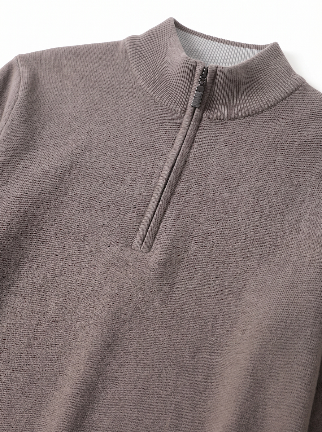 Quarter zip collar detail